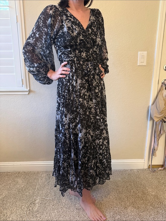 Storia Dresses & Skirts - Storia Black and White Floral Long Sleeve Maxi Dress